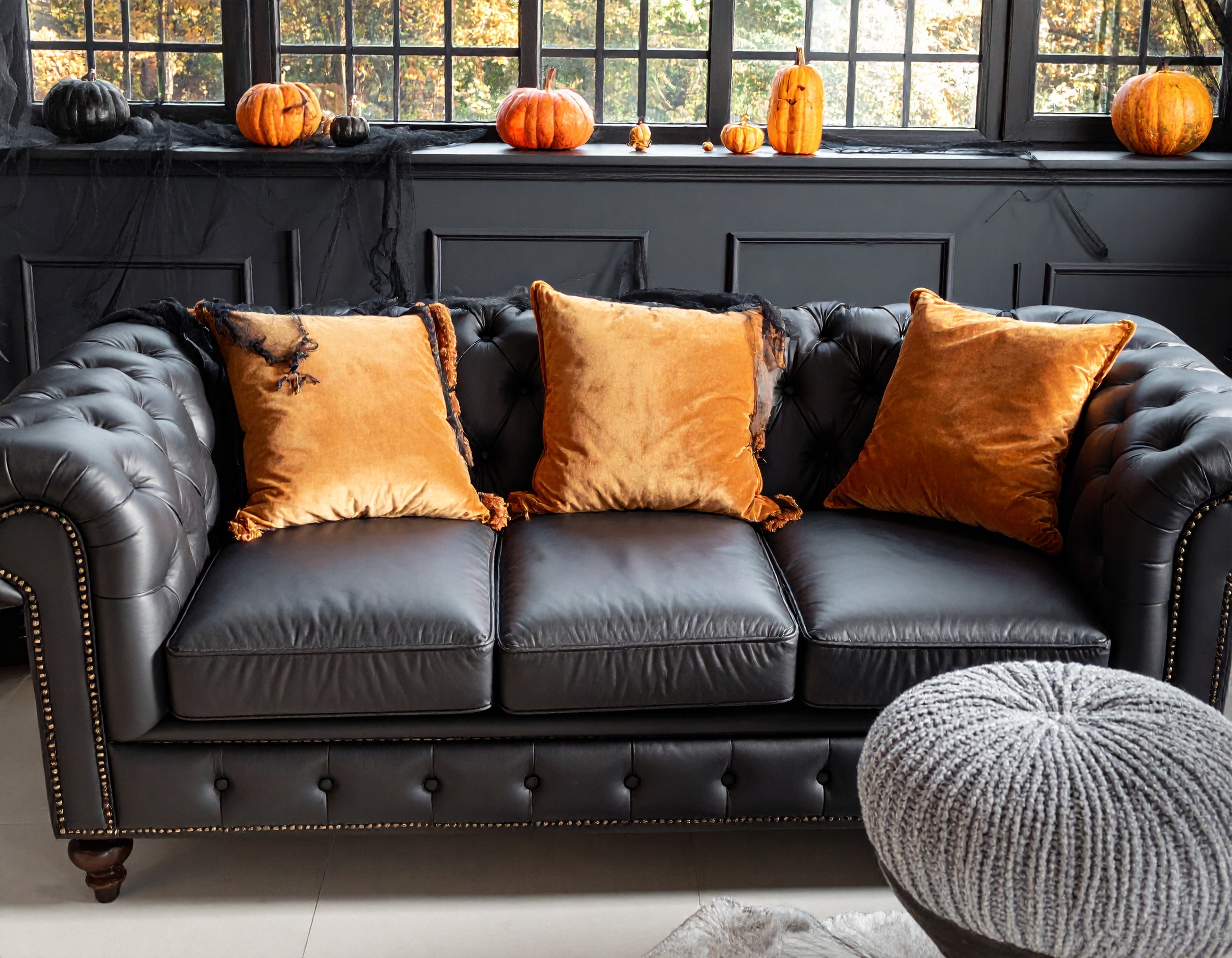 dekoracje halloween sofa poduszki